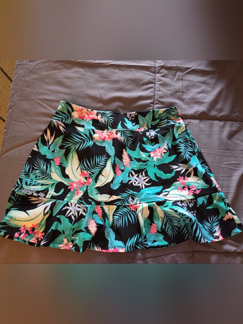 Tommy Bahama Black Tropical Print Ruffle Hem Golf  Skort